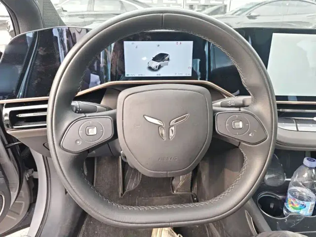 Hongqi EH7 — Фото автомобиля 10