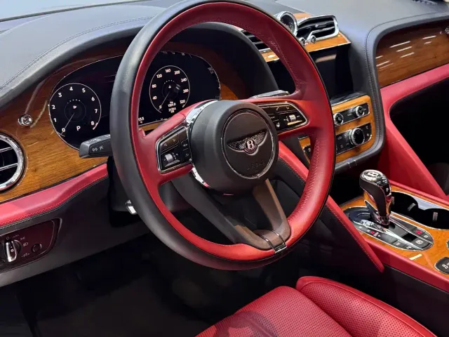 Bentley Bentayga — Фото автомобиля 13