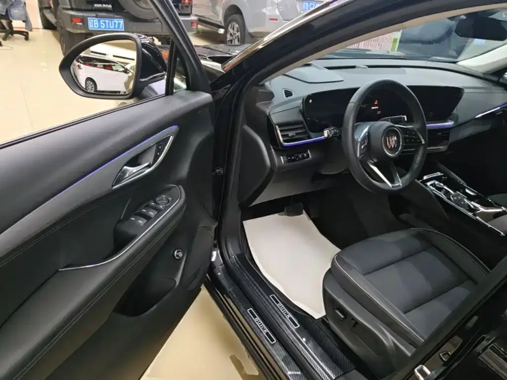 Buick Envision Plus 2025 Enclave Plus 28T AWD Platinum Edition — Фото автомобиля 15