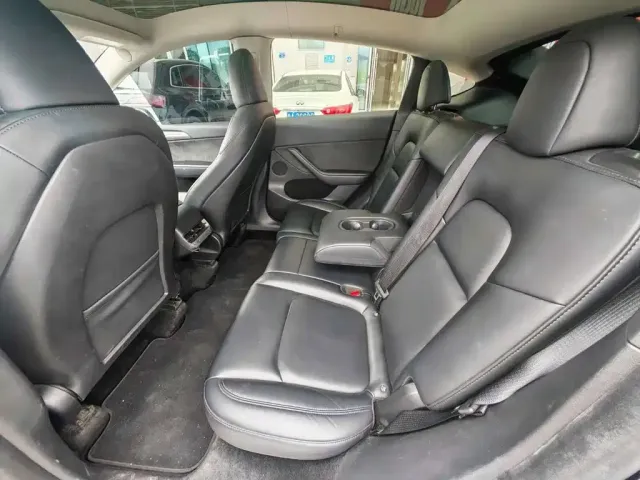 Tesla Model Y — Фото автомобиля 5