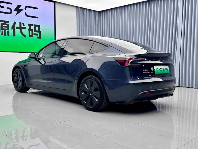 Tesla Model 3 — Фото автомобиля 15