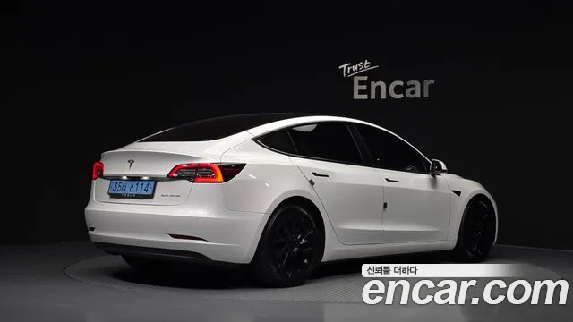Tesla Model 3 — Фото автомобиля 2
