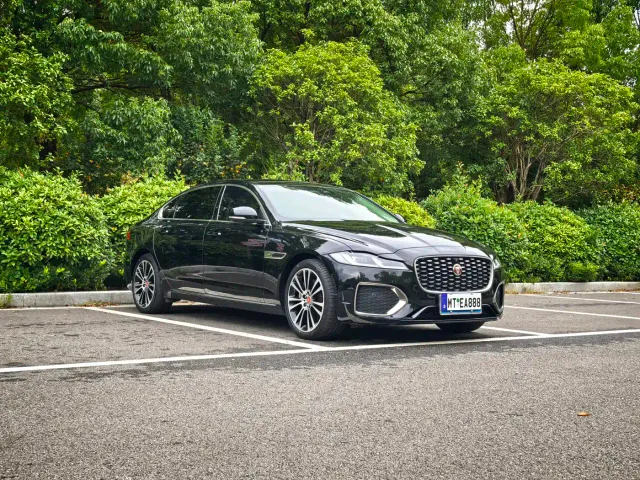 Jaguar XFL — Фото автомобиля 3