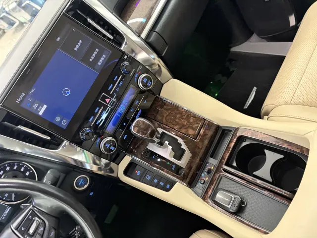 Toyota Alphard — Фото автомобиля 11