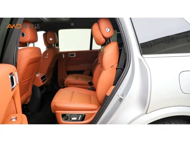 Li Auto L8 — Фото автомобиля 7