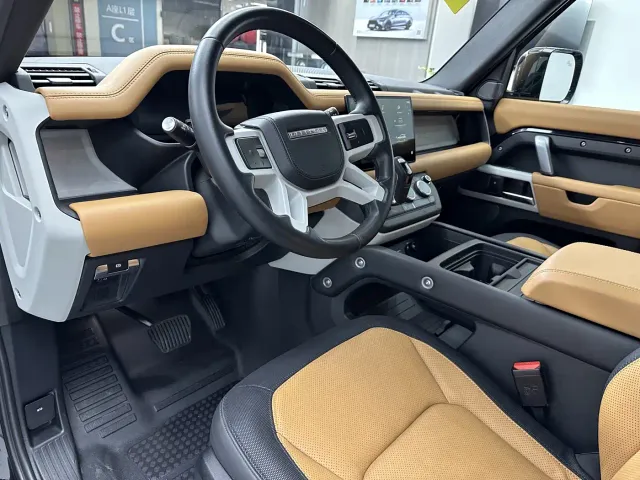 Land Rover Defender — Фото автомобиля 7