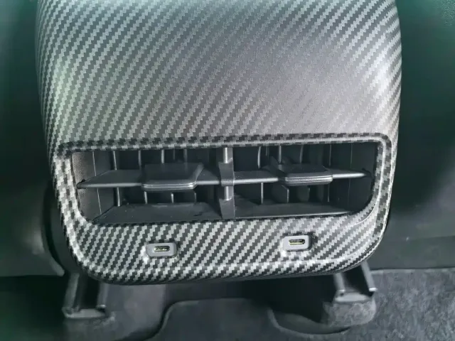 Tesla Model Y — Фото автомобиля 22