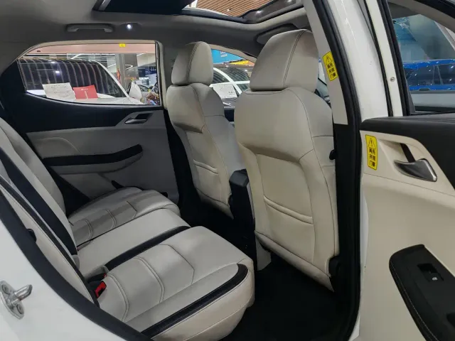 BYD Yuan Pro — Фото автомобиля 6