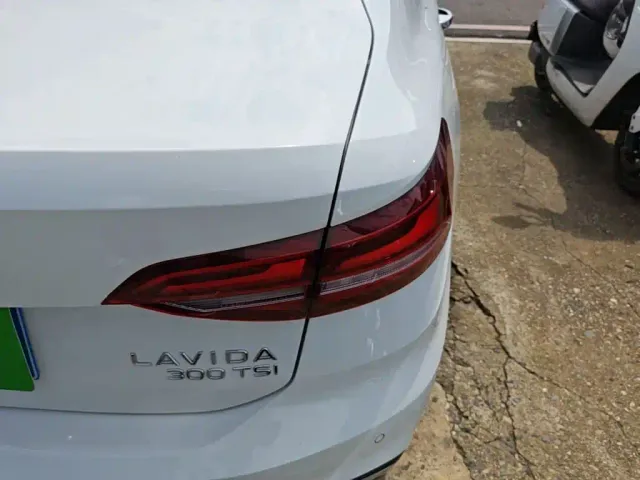 Volkswagen Lavida — Фото автомобиля 7