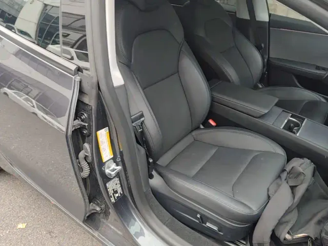 Tesla Model 3 — Фото автомобиля 24