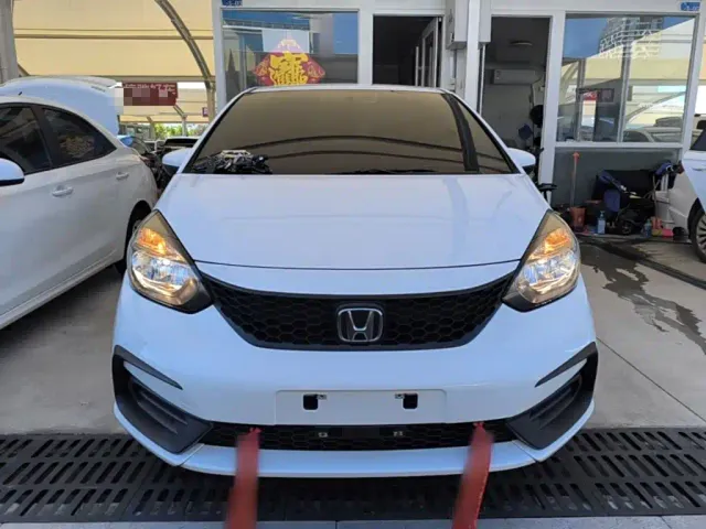 Honda Fit — Фото автомобиля 2