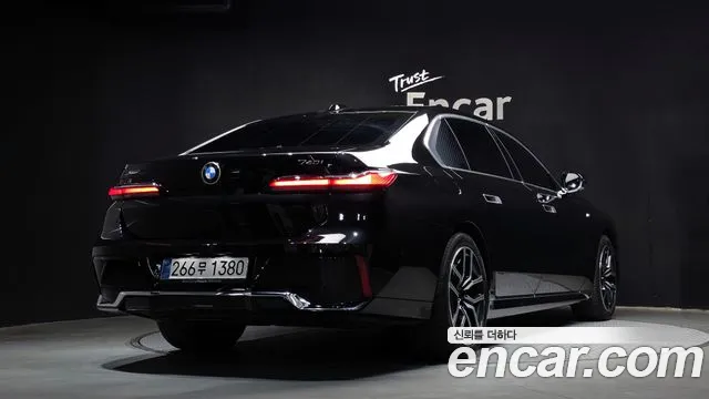 BMW 7-Series 7 серия (G70) 740i xDrive M Sport — Фото автомобиля 2