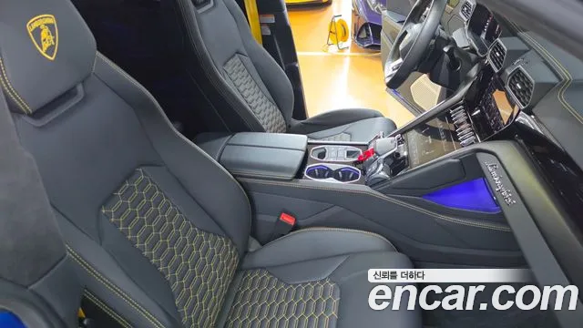 Lamborghini Urus — Фото автомобиля 9