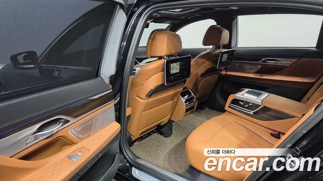 BMW 7 Series — Фото автомобиля 11