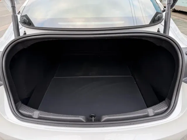 Tesla Model 3 — Фото автомобиля 26