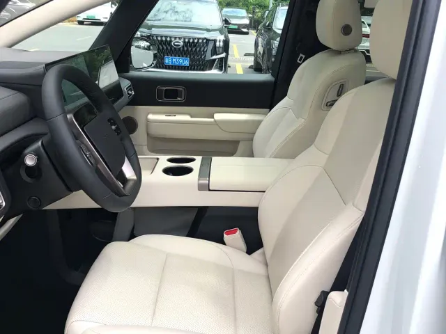 Li Auto MEGA — Фото автомобиля 10