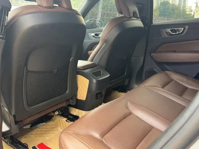 Volvo XC60 — Фото автомобиля 22