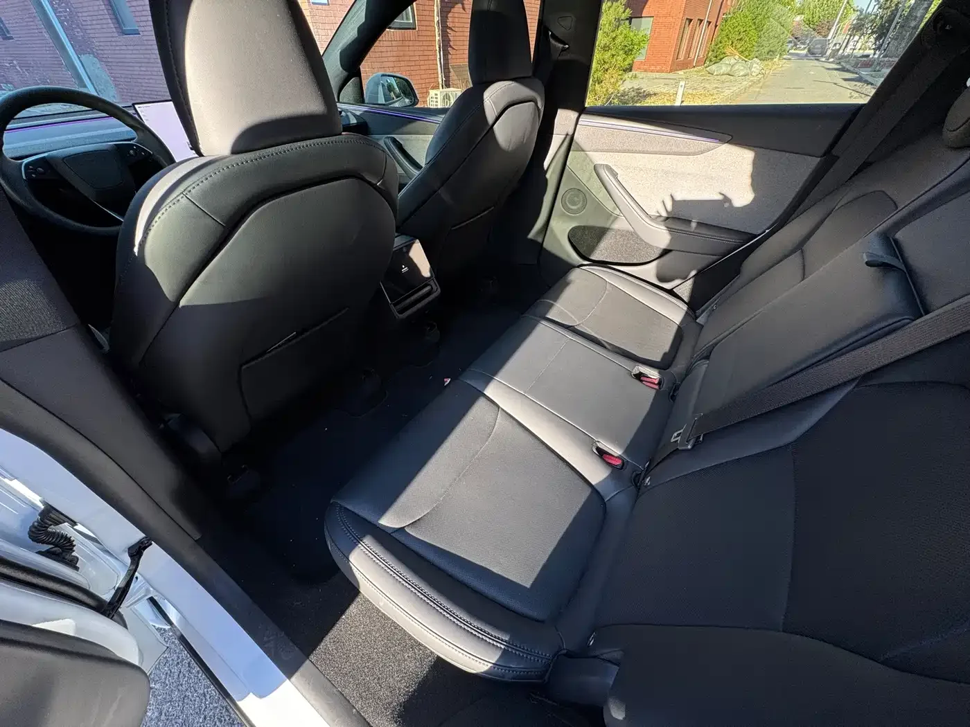 Tesla Model Y 2026 Rear-Wheel Drive — Фото автомобиля 16