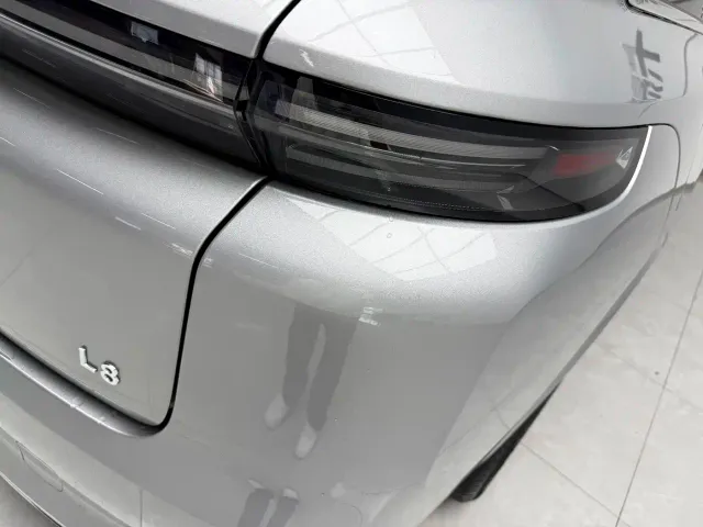 Li Auto L8 — Фото автомобиля 16