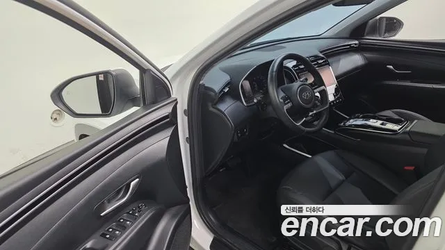 Hyundai Tucson Tucson (NX4) Дизель 2.0 2WD — Фото автомобиля 11
