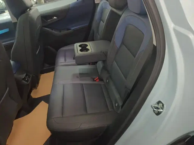 Chevrolet Equinox Plus — Фото автомобиля 16