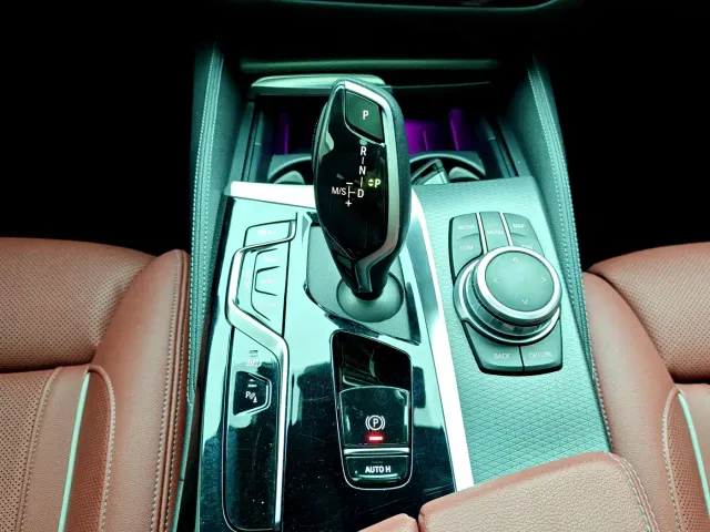 BMW 5 Series — Фото автомобиля 12