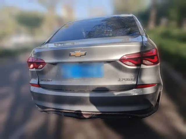 Chevrolet Monza — Фото автомобиля 3