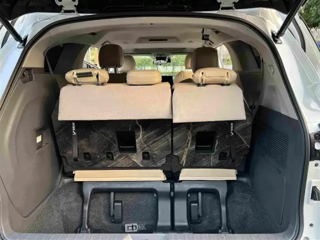 Toyota Sienna — Фото автомобиля 19