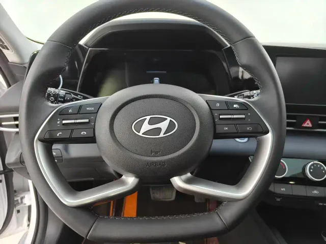 Hyundai Elantra — Фото автомобиля 8