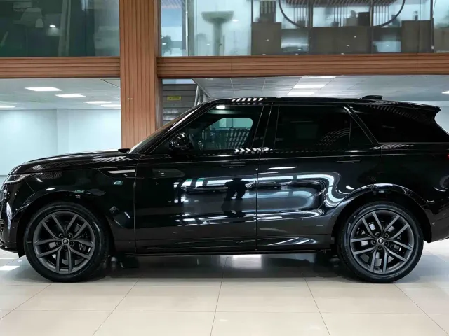 Land Rover Range Rover Sport — Фото автомобиля 7