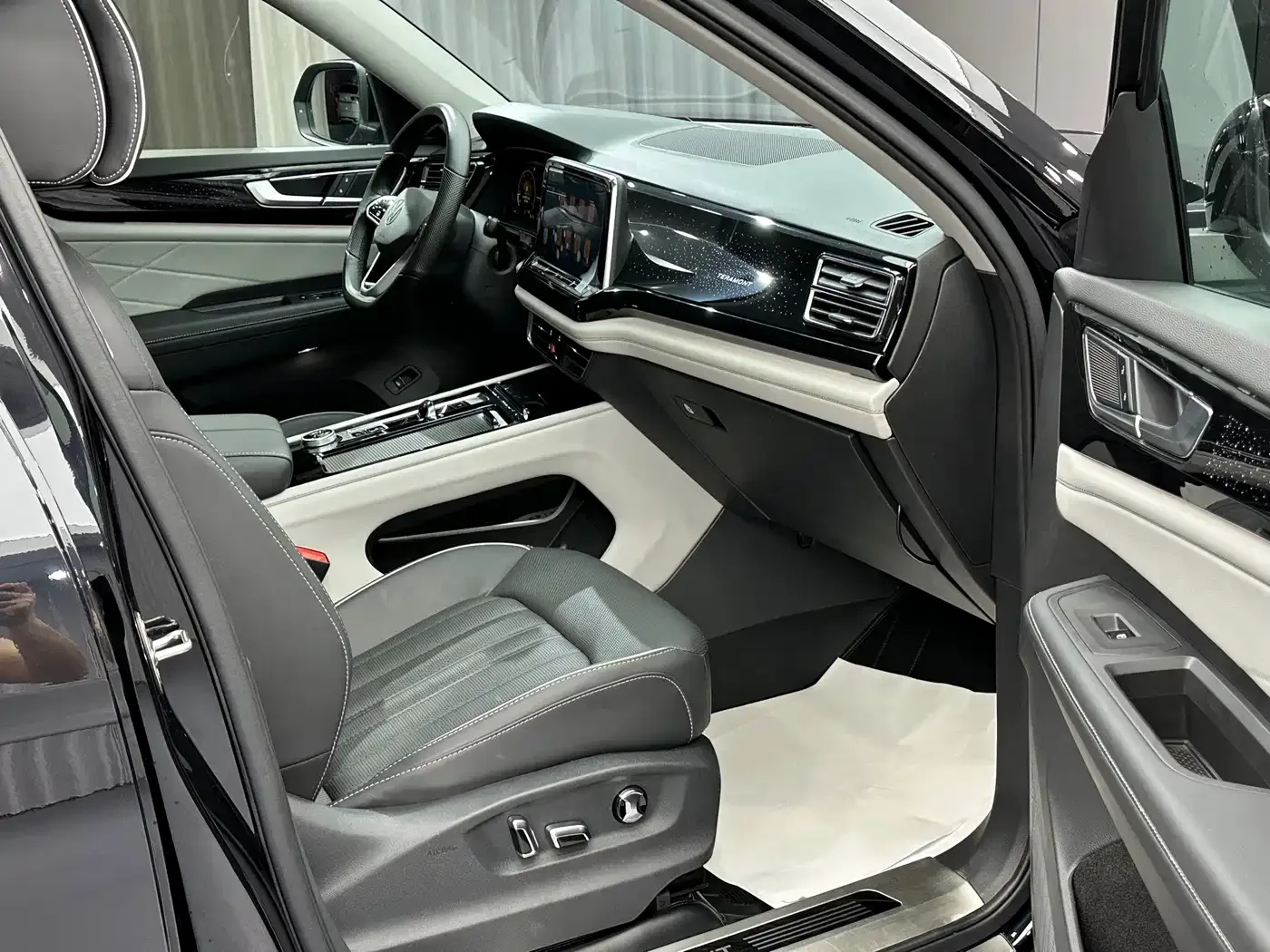 Volkswagen Teramont 2023 380TSI AWD Premium Luxury Edition — Фото автомобиля 23