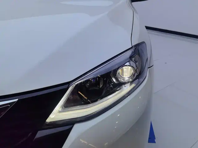Nissan Tiida — Фото автомобиля 5
