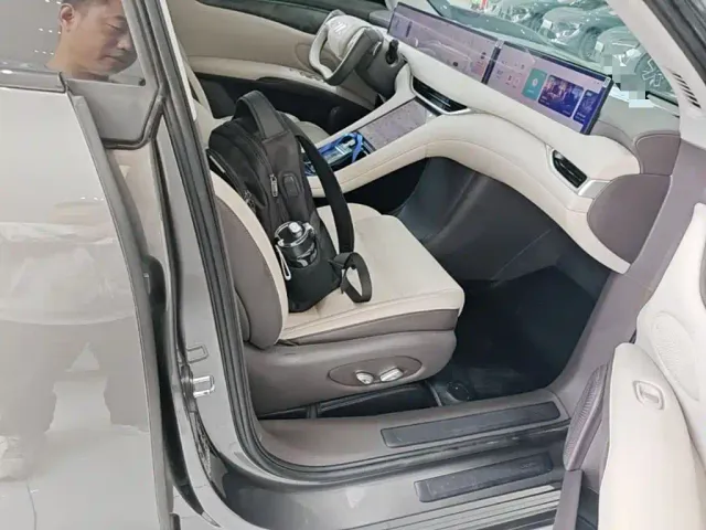 IM Motors LS6 — Фото автомобиля 24