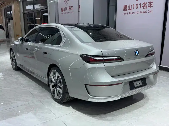 BMW i7 — Фото автомобиля 8
