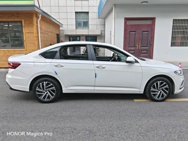 Volkswagen Lavida — Фото автомобиля 7