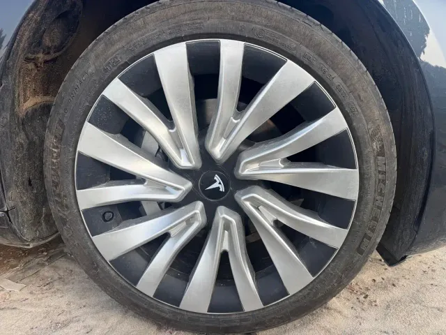 Tesla Model 3 — Фото автомобиля 14