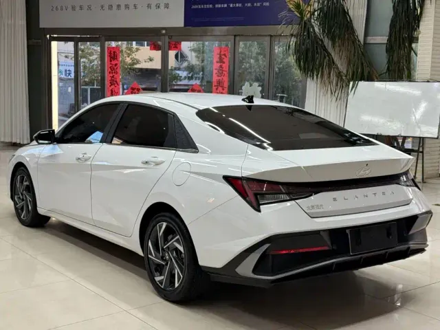 Hyundai Elantra — Фото автомобиля 6