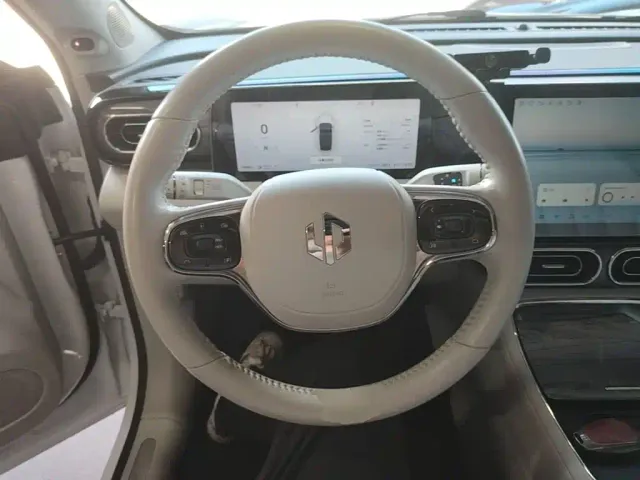 Leapmotor C11 — Фото автомобиля 10