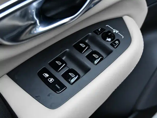 Volvo XC90 — Фото автомобиля 23