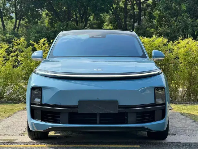 Li Auto L8 — Фото автомобиля 2