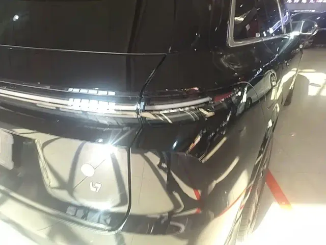 Li Auto L7 — Фото автомобиля 7