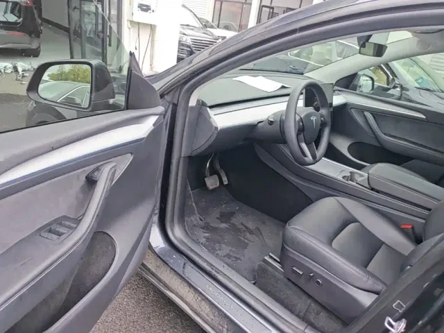 Tesla Model Y — Фото автомобиля 15
