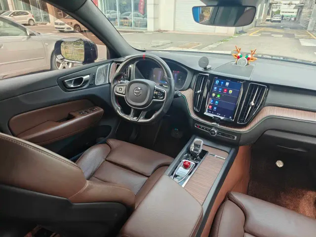 Volvo XC60 — Фото автомобиля 9