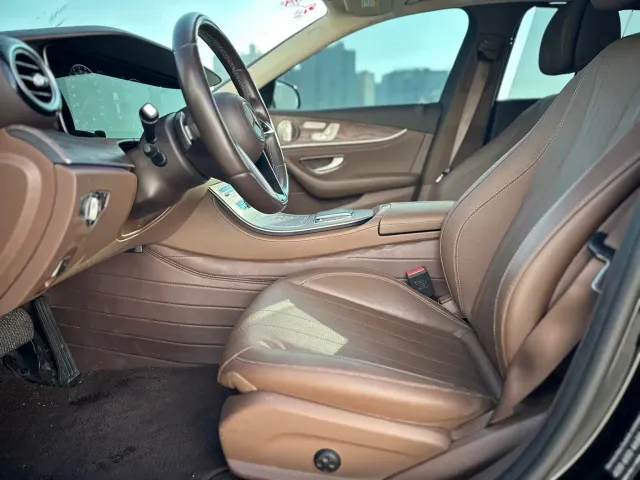 Mercedes-Benz E-Class — Фото автомобиля 7
