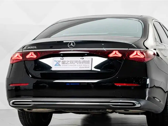 Mercedes-Benz E-Class — Фото автомобиля 7