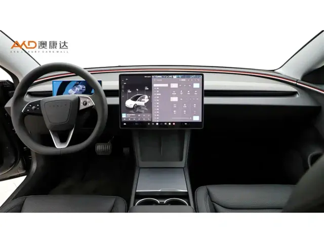Tesla Model 3 — Фото автомобиля 5