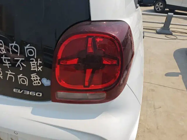 Roewe Clever — Фото автомобиля 7