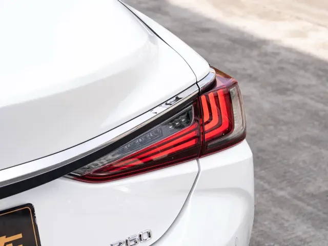 Lexus ES — Фото автомобиля 7