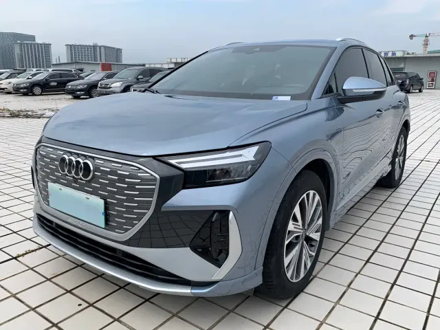 Фотография автомобиля — Audi Q4 e-tron