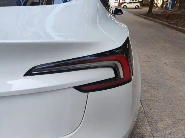 Tesla Model 3 — Фото автомобиля 7